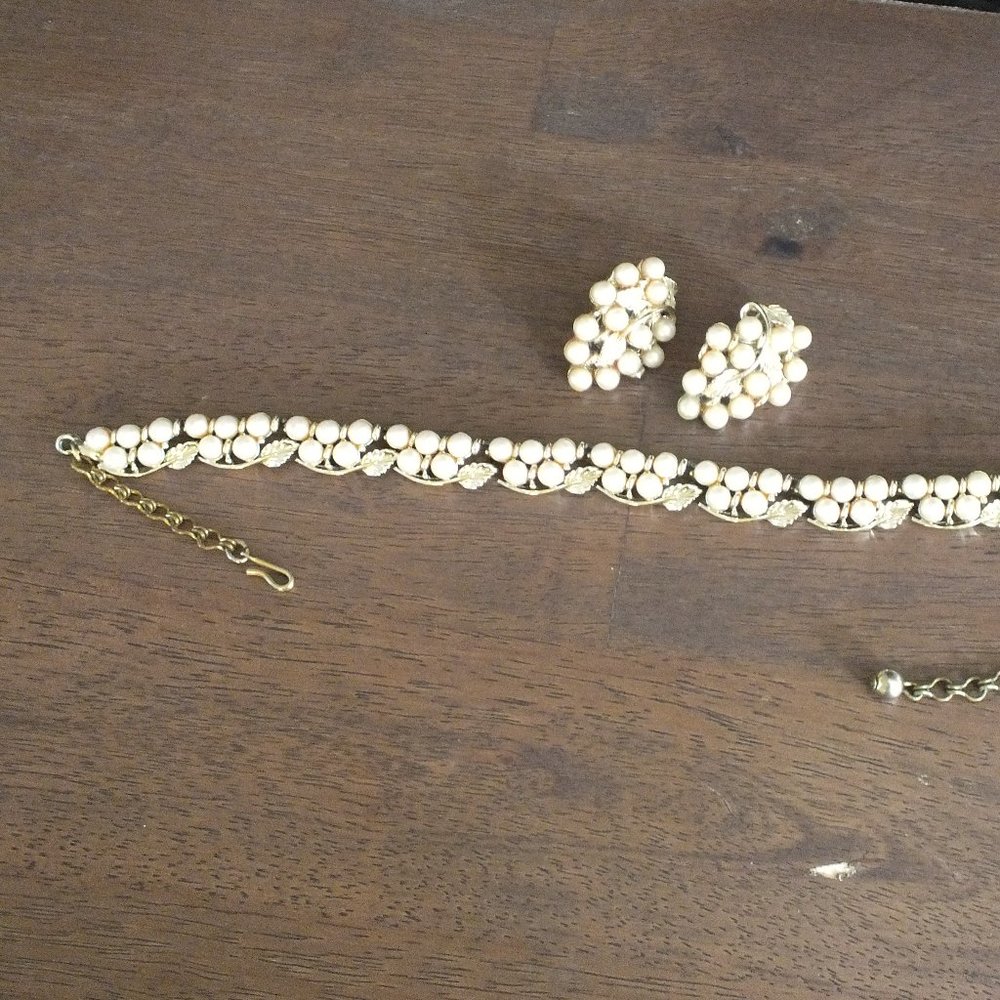BSK vintage costume jewelry earring-necklace set in a grape-leaf motif